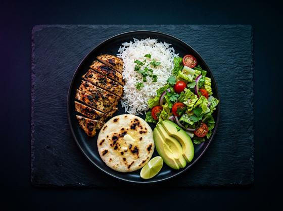 Un almuerzo con las porciones pesadas